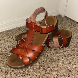 Women's POP brand Brown Leather chunky Sandals size 9 r